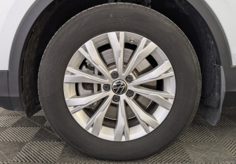 Подержанный автомобиль Volkswagen Tiguan 2021 года (12 фото)