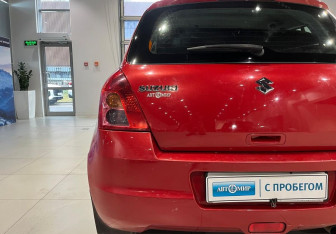 Подержанный автомобиль Suzuki Swift Hatchback 2008 года (9 фото)
