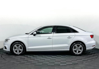Подержанный автомобиль Audi A3 Sedan 2017 года (8 фото)