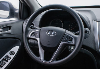 Подержанный автомобиль Hyundai Solaris Hatchback 2015 года (15 фото)