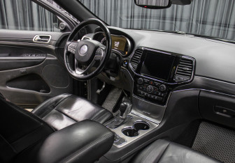 Подержанный автомобиль Jeep Grand Cherokee 2020 года (11 фото)