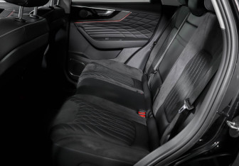 Подержанный автомобиль Hongqi HS5 2024 года (10 фото)