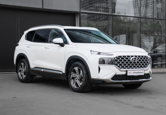 Подержанный автомобиль Hyundai Santa Fe 2022 года (3 фото)