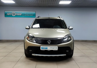 Подержанный автомобиль Renault Sandero 2011 года (2 фото)