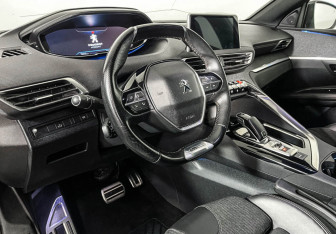 Подержанный автомобиль Peugeot 3008 2018 года (13 фото)