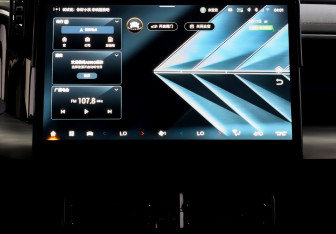 Подержанный автомобиль GAC GS8 2023 года (15 фото)