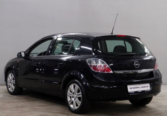 Подержанный автомобиль Opel Astra Hatchback 2007 года (5 фото)