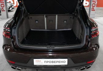 Подержанный автомобиль Porsche Macan 2015 года (10 фото)