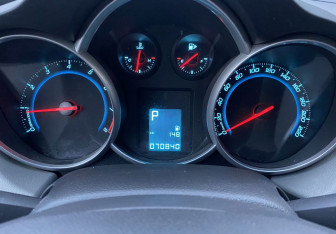 Подержанный автомобиль Chevrolet Cruze Hatchback 2012 года (17 фото)