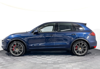 Подержанный автомобиль Porsche Cayenne 2012 года (8 фото)