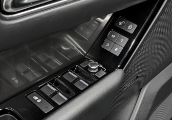 Подержанный автомобиль Land Rover Range Rover Velar 2018 года (24 фото)