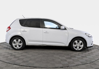 Подержанный автомобиль Kia Ceed Hatchback 2011 года (4 фото)