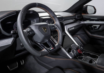 Подержанный автомобиль Lamborghini Urus 2021 года (14 фото)