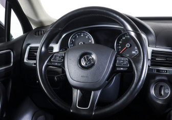 Подержанный автомобиль Volkswagen Touareg 2016 года (13 фото)
