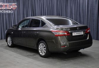 Подержанный автомобиль Nissan Sentra Sedan 2014 года (7 фото)