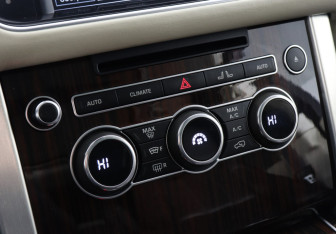 Подержанный автомобиль Land Rover Range Rover 2014 года (20 фото)