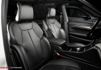 Подержанный автомобиль Jeep Grand Cherokee 2023 года (18 фото)