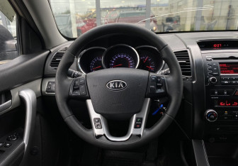 Подержанный автомобиль Kia Sorento 2011 года (14 фото)