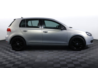 Подержанный автомобиль Volkswagen Golf Hatchback 2011 года (4 фото)