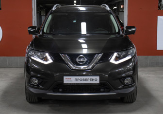 Подержанный автомобиль Nissan X-Trail 2016 года (2 фото)
