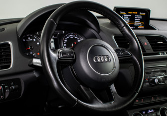 Подержанный автомобиль Audi Q3 2017 года (15 фото)