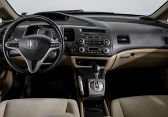 Подержанный автомобиль Honda Civic Sedan 2007 года (12 фото)