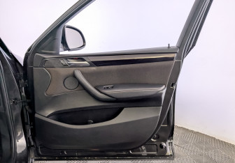 Подержанный автомобиль BMW X4 2018 года (25 фото)