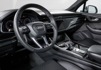 Подержанный автомобиль Audi Q7 2020 года (14 фото)