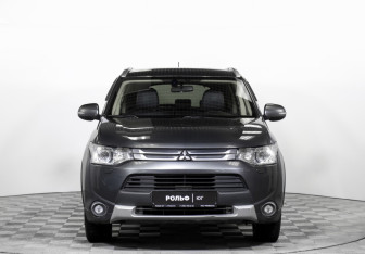 Подержанный автомобиль Mitsubishi Outlander 2014 года (2 фото)