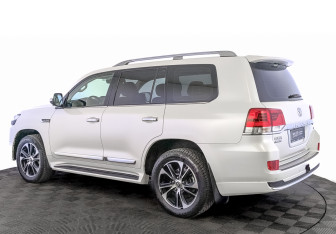 Подержанный автомобиль Toyota Land Cruiser Suv 2020 года (7 фото)