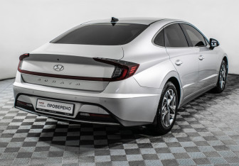 Подержанный автомобиль Hyundai Sonata 2021 года (5 фото)