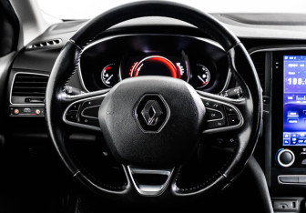Подержанный автомобиль Renault Megane Wagon 2017 года (16 фото)