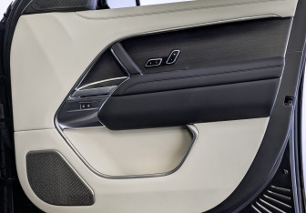Подержанный автомобиль Land Rover Range Rover 2024 года (25 фото)