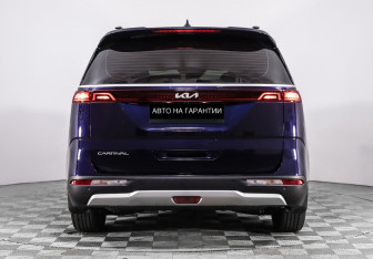 Подержанный автомобиль Kia Carnival 2021 года (4 фото)
