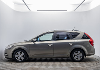 Подержанный автомобиль Kia Ceed Wagon 2010 года (8 фото)
