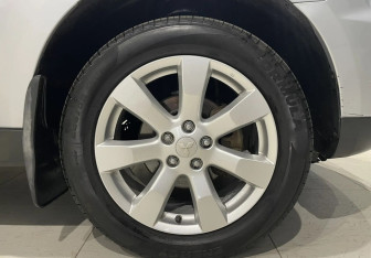 Подержанный автомобиль Mitsubishi Outlander 2012 года (10 фото)