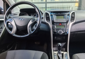 Подержанный автомобиль Hyundai i30 Hatchback 2013 года (11 фото)