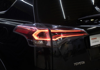 Подержанный автомобиль Toyota RAV4 2015 года (19 фото)