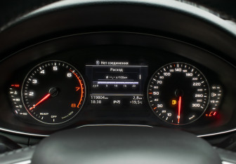 Подержанный автомобиль Audi A4 Sedan 2018 года (12 фото)