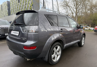Подержанный автомобиль Mitsubishi Outlander 2008 года (4 фото)