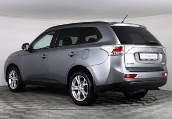 Подержанный автомобиль Mitsubishi Outlander 2012 года (6 фото)