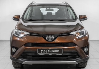 Подержанный автомобиль Toyota RAV4 2016 года (2 фото)