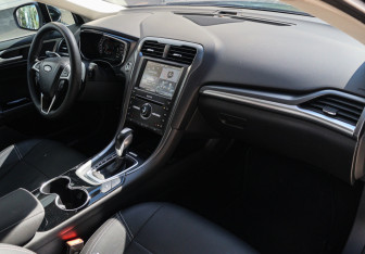 Подержанный автомобиль Ford Mondeo Sedan 2015 года (7 фото)