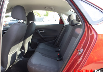 Подержанный автомобиль Volkswagen Polo Sedan 2015 года (8 фото)