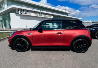 Подержанный автомобиль MINI Hatch 2020 года (8 фото)