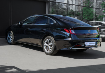 Подержанный автомобиль Hyundai Sonata 2019 года (6 фото)