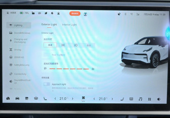 Подержанный автомобиль Zeekr X 2023 года (17 фото)