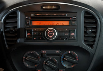 Подержанный автомобиль Nissan Juke 2015 года (16 фото)