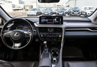 Подержанный автомобиль Lexus RX 2020 года (12 фото)