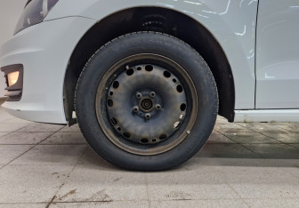 Подержанный автомобиль Volkswagen Polo Sedan 2019 года (12 фото)